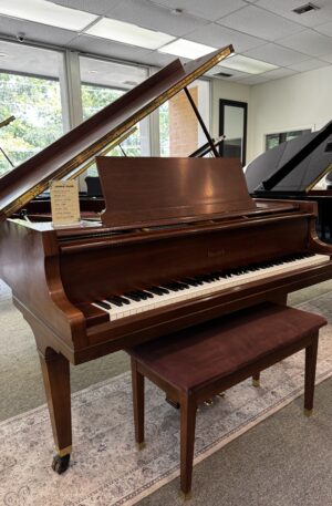 Howard No. 550 Grand Piano | Walnut